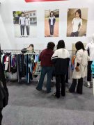 嘉学仕盛装出席东北校服定制博览会 首日亮相人