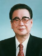 更加紧密地团结在以习近平同志为核心的