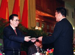 保障和促进中国特色社会主义事业顺利进行