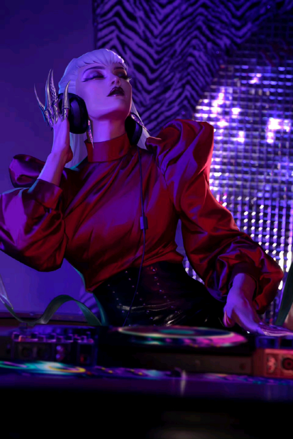 ѶʦEunice YeKDAƤ廭-1.jpg