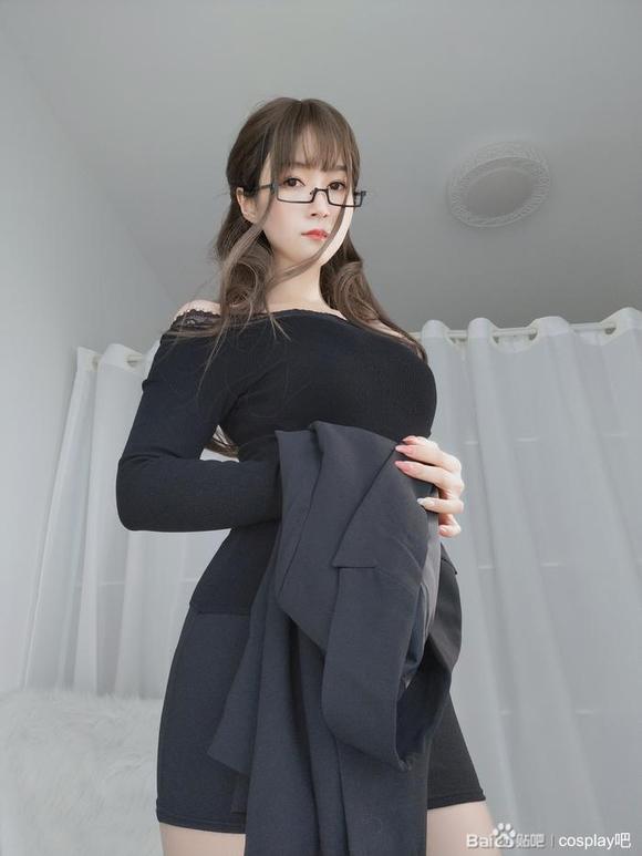 COSƬcosplay-1.jpg