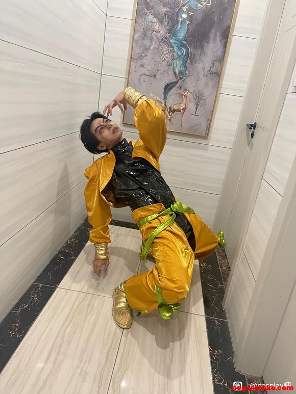 COSƬjojo cos-4.jpg