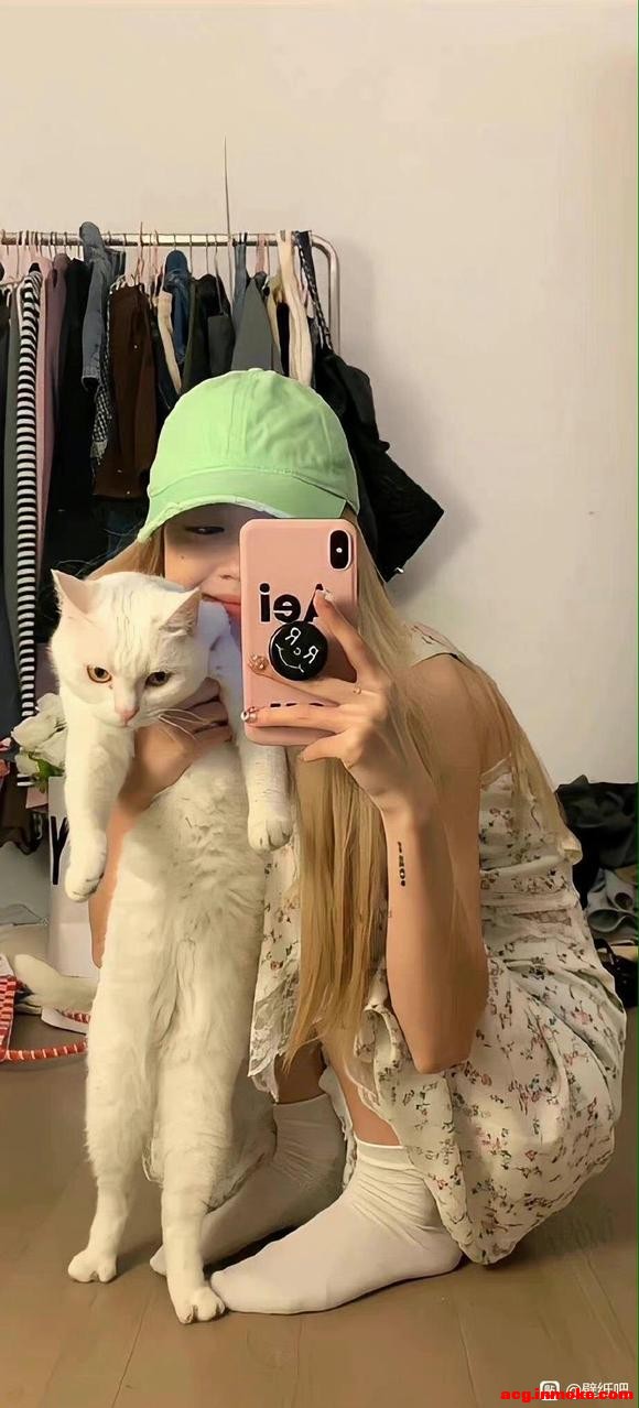 Χֻֽ/ ins-1.jpg