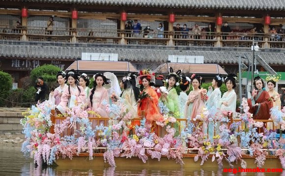 ɽ��Ϋ����ף������ ��������չ���Ϸ绪-1.jpg