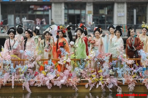 ɽ��Ϋ����ף������ ��������չ���Ϸ绪-1.jpg