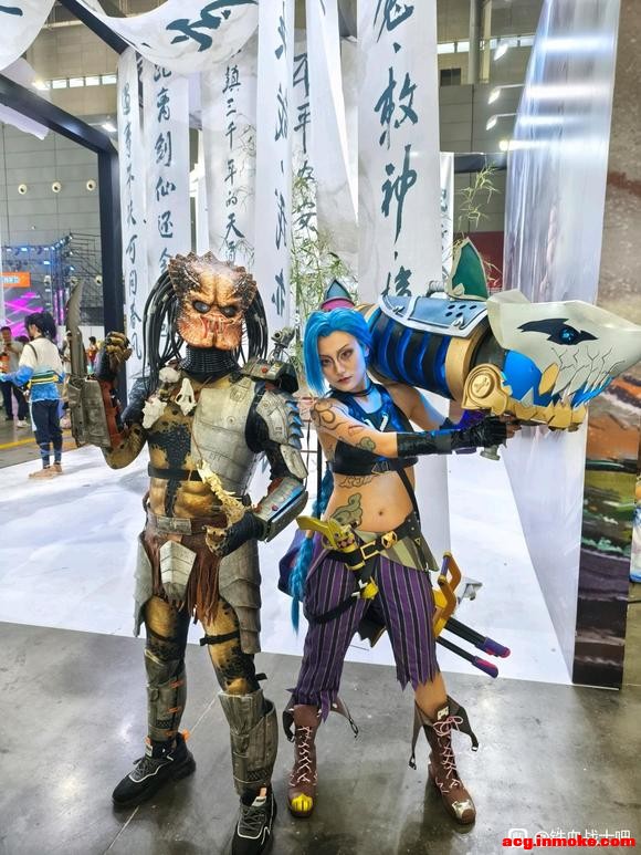 cosplay�����ϱ������Ů����һ��ȥ��չ��-5.jpg