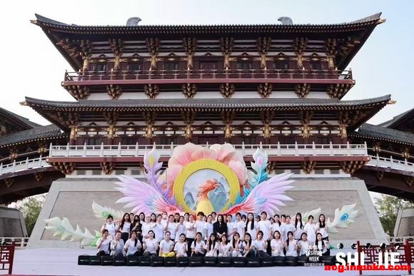 �й�ĵ���Ļ��� ����ʱװ�� ����ʱ����Ӱְҵ��ѵѧУ-1.jpg