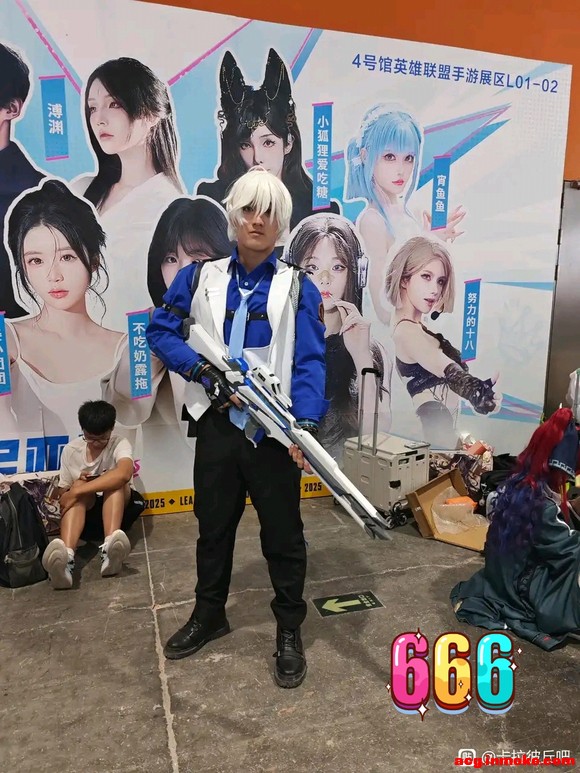 �����Ͷ�����չû������һ������coser-1.jpg