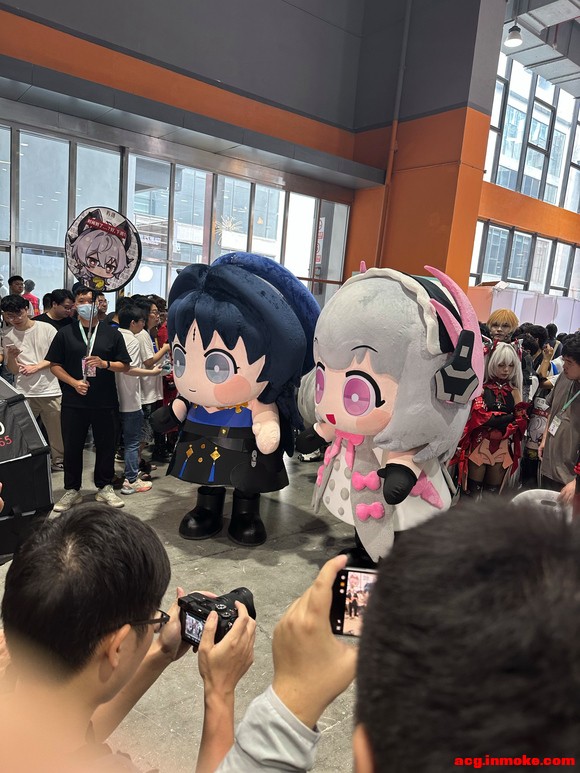 ����ө�����չ��