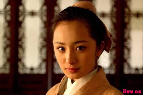 杨幂竟客串过《粉红女郎》披肩直发青涩稚嫩,路人真没认出来