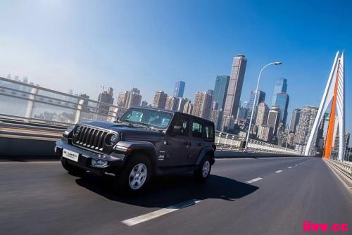 Jeep¾40ʵǰУҰɽΪɽ